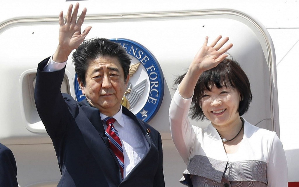 Japan's Prime Minister Shinzo Abe, left Russia for talks with Putin