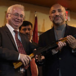 روسی سفیر الیگزینڈر منتیاتسکی  اور افغان نیشنل سیکیورٹی کے مشیر حنیف اتمار