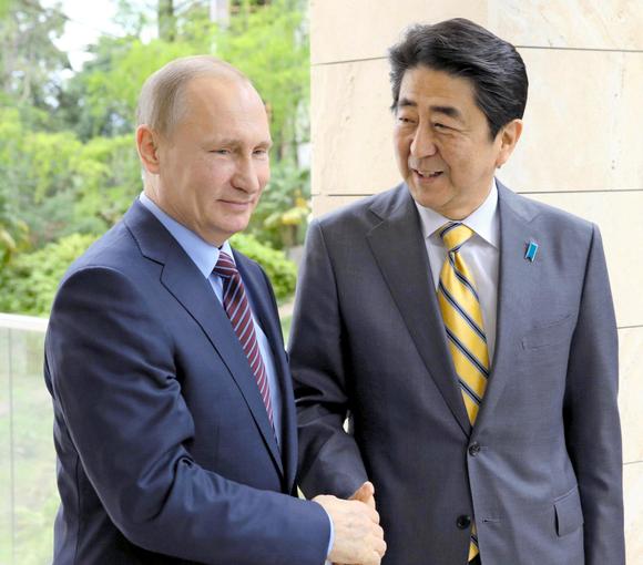 Russian President Vladimir Putin and Japanese Prime Minister Shinzo Abe
