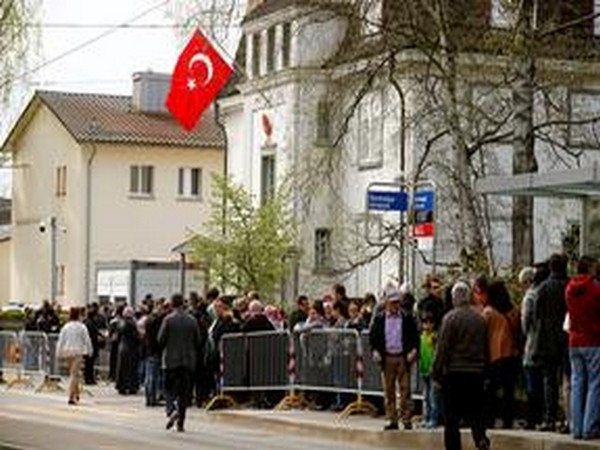 Attack of dozens of people at the Turkish Consulate in Switzerland